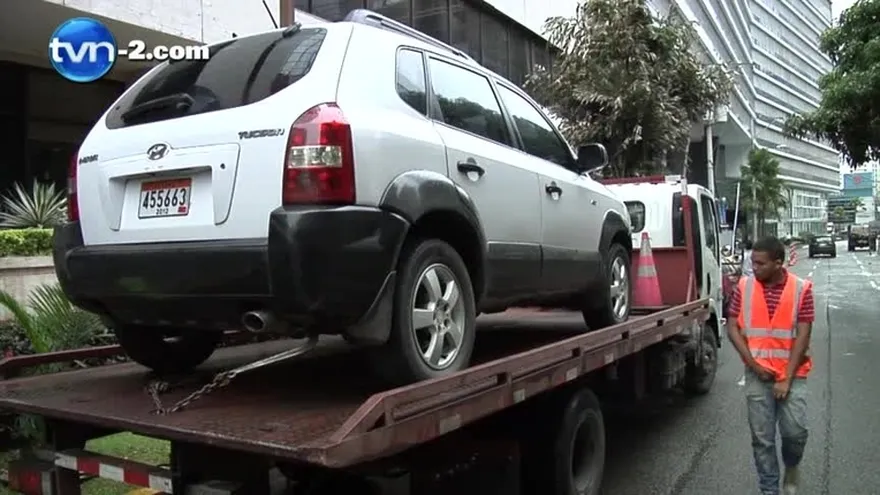 Autoridades regularán servicio de grúas en el país