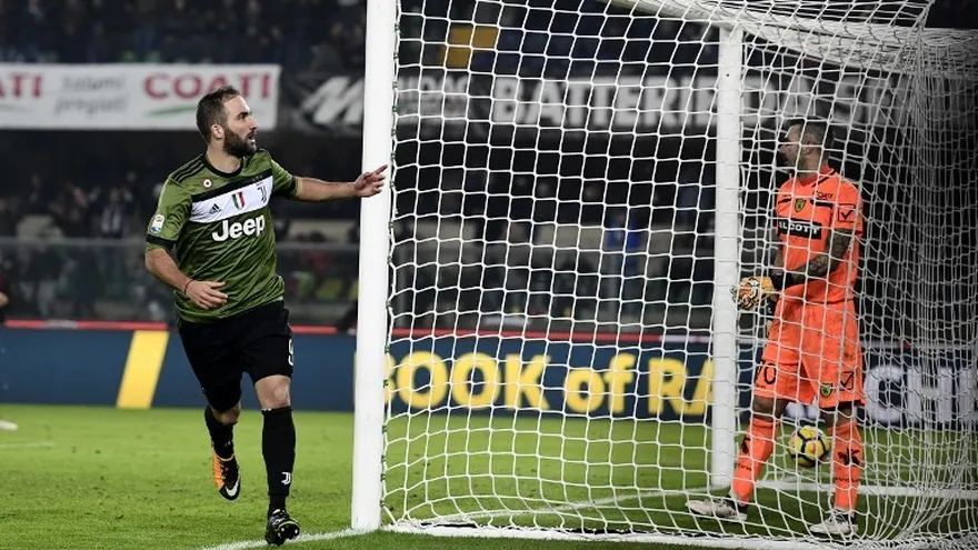 Juventus derrota al Chievo y es líder provisional de la Serie A