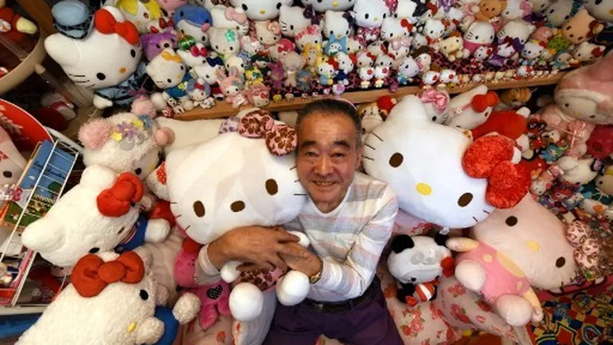 Masao Gunji, de 67 años, que pasó su vida persiguiendo criminales, se dedica ahora a acumular objetos con la imagen del célebre personaje rosado