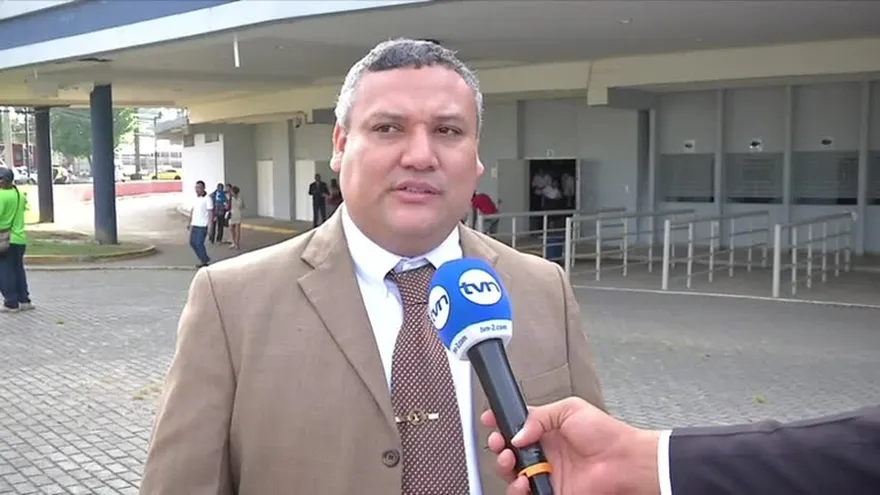 Estudiantes del Instituto José Dolores Moscote participan de acto de graduación