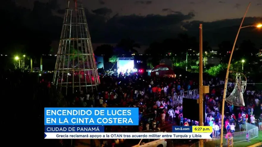 Realizan encendido de luces navideñas en Cinta Costera
