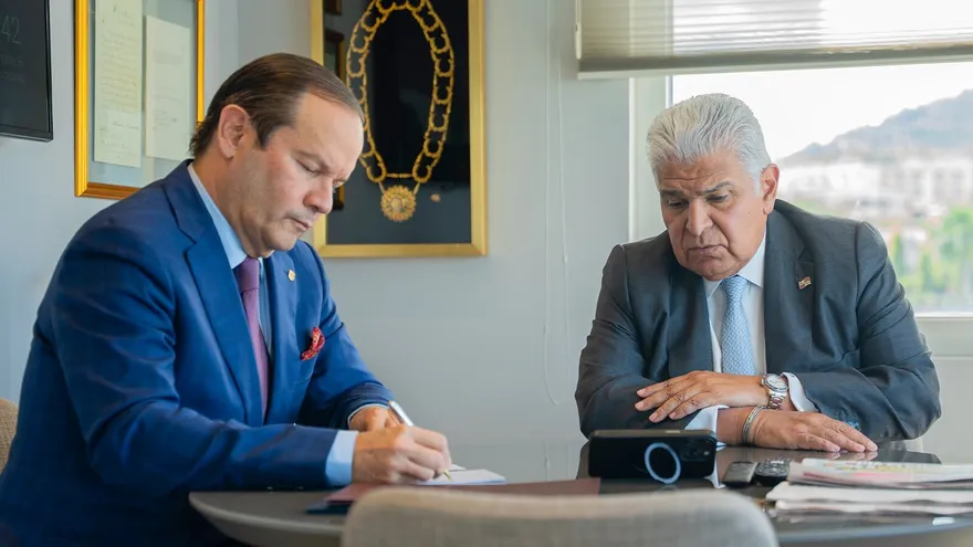 Canciller Javier Martínez-Acha y el presidente José Raúl Mulino