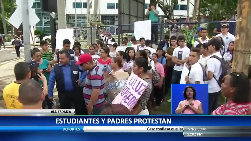 Estudiantes del Fermín Naudeau protestan por falta de luz