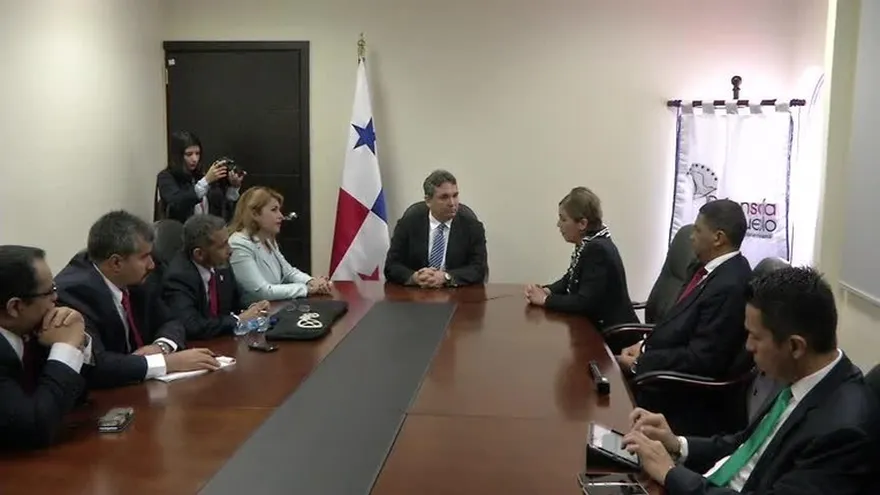 Defensor del Pueblo toma posesión