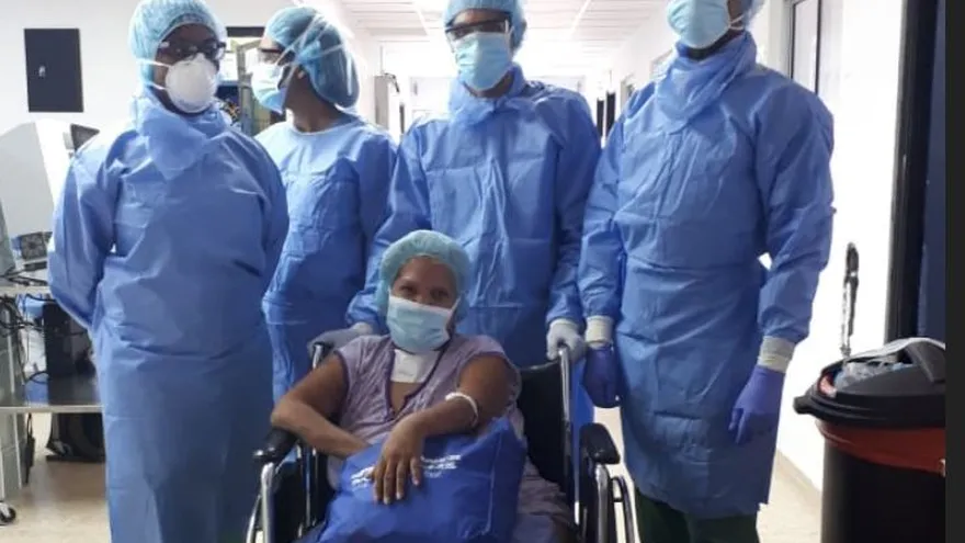 Dan de alta a primera paciente por COVID-19 en la provincia de Colón. Foto/Minsa