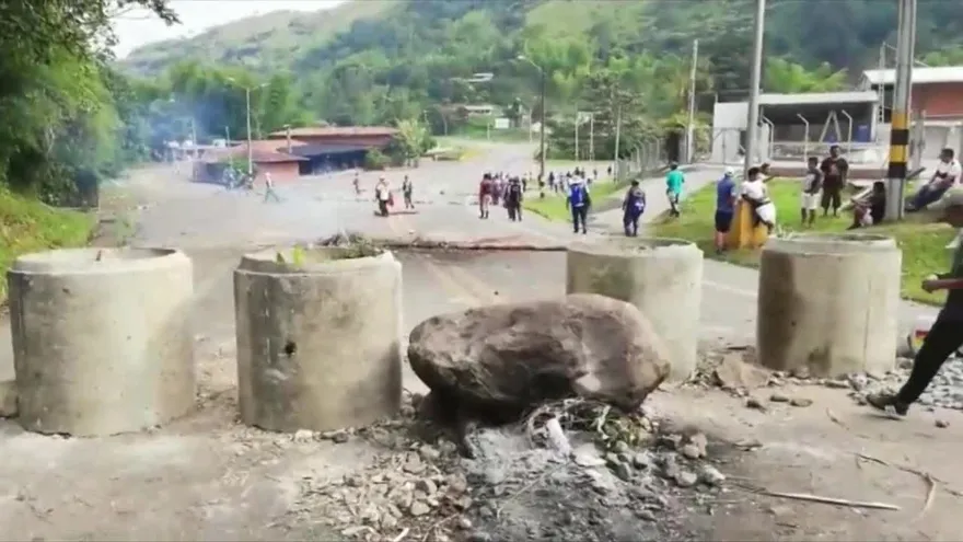 Indígenas colombianos mantienen bloqueos en la Vía Panamericana a la espera de diálogo