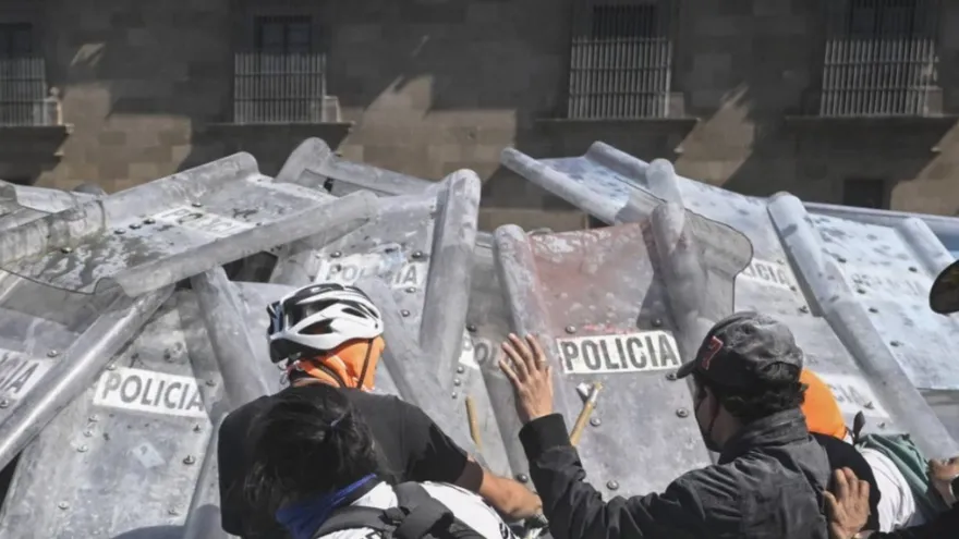 Miles de personas marchan en México contra el gobierno de Sheinbaum y la violencia.