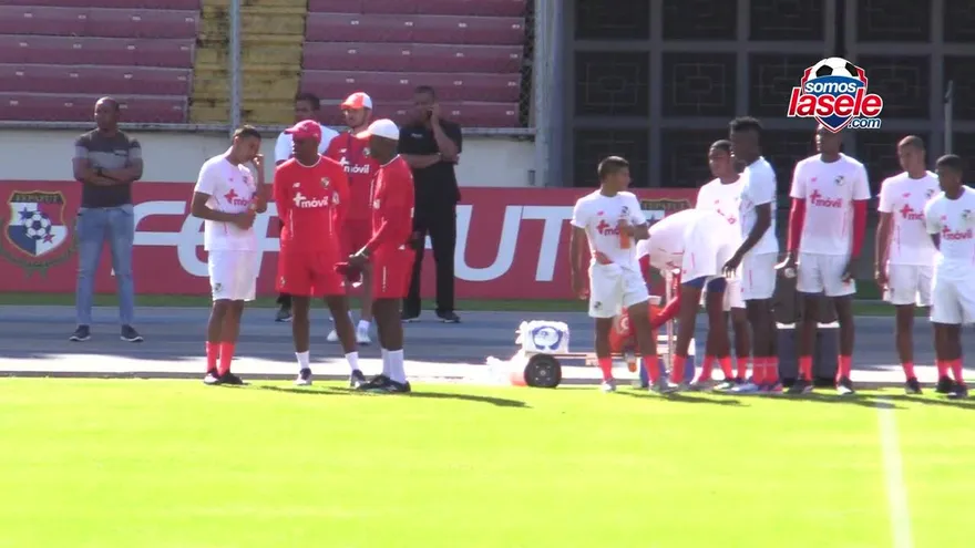 Julio Dely Valdés conoce poco de El Salvador