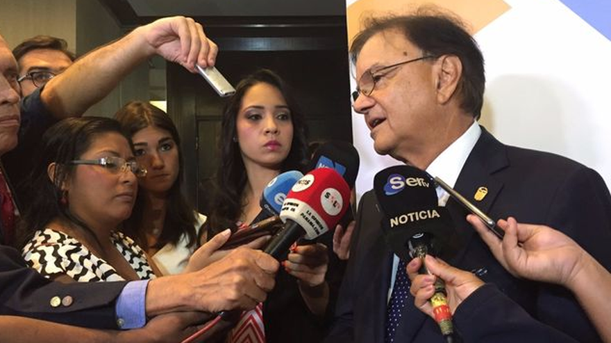 Secretario de Metas defiende a ministro  Roy de acusaciones