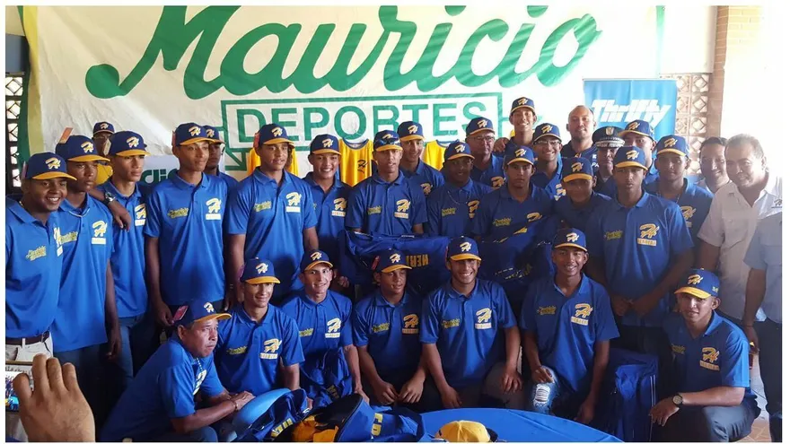 Jugadores del equipo juvenil de Herrera