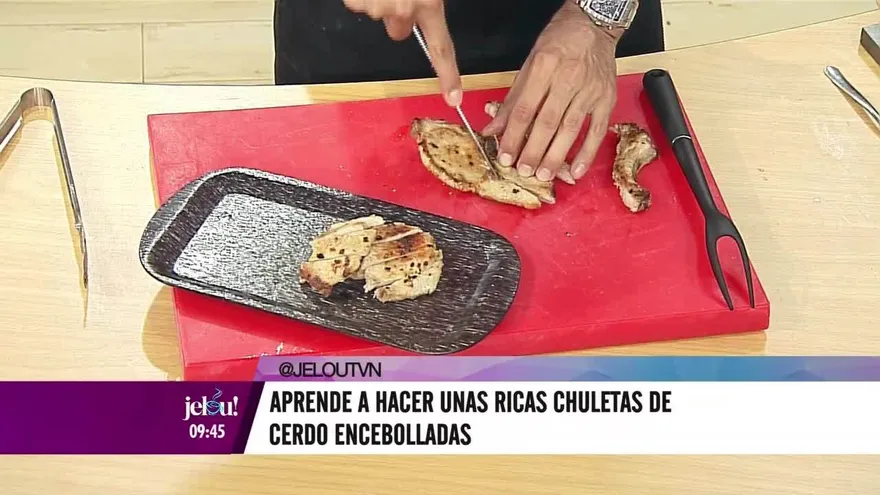 Aprende a hacer unas ricas chuletas de cerdo encebolladas