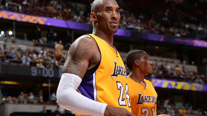 Bryant regresa, pero Lakers enfrentan campaña incierta