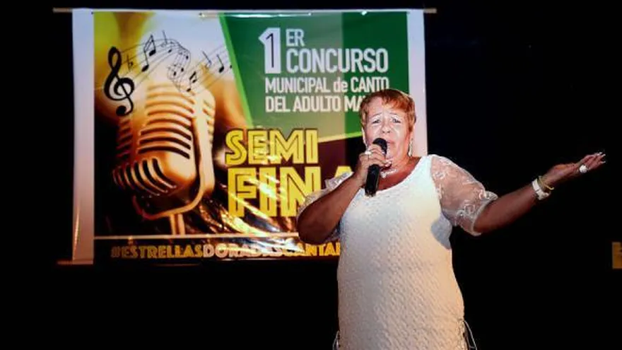 Foto archivo de la semifinal del primer Concurso Municipal de Canto del Adulto Mayor.