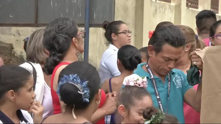 Profesores del INAC protestan para exigir ajustes salariales