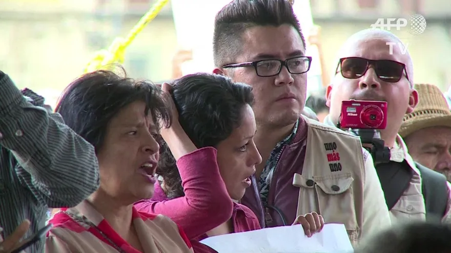 Decepción en padres de los 43 tras reunión con el presidente mexicano