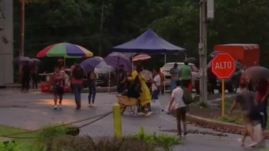 Cierre en la vía Panamericana a la altura del puente sobre el río David