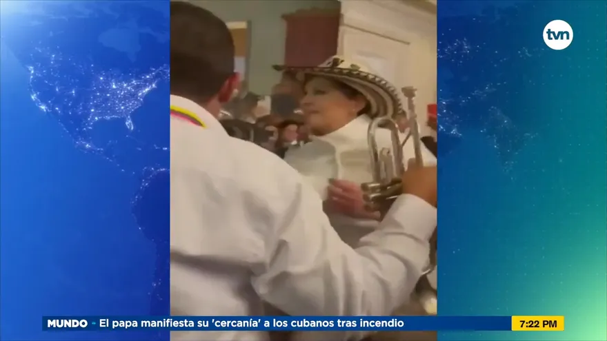 Así rompió el protocolo la esposa de Petro