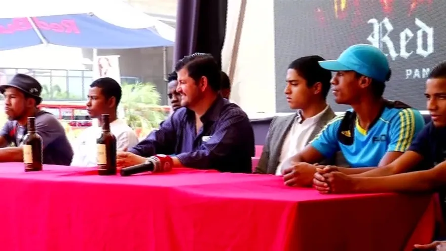 Conferencia de la cartilla de boxeo 'Poder a Poder '