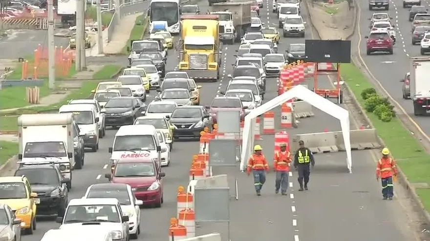 Cierran carriles en la vía Domingo Díaz por Línea 2 del Metro
