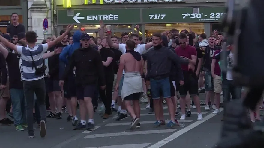 Van más de 300 detenidos en Eurocopa y continúan los disturbios