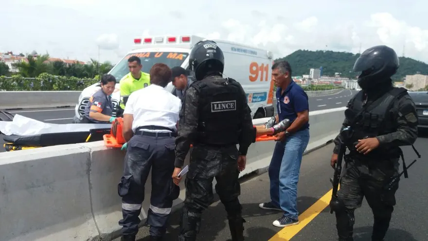 Atropellan a ciclista en la Cinta Costera 3