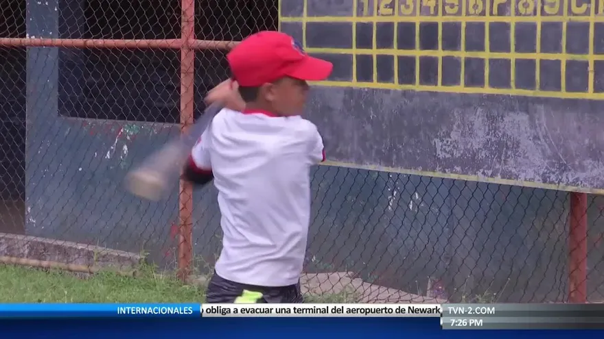 Fiebre del béisbol llega a los barrios