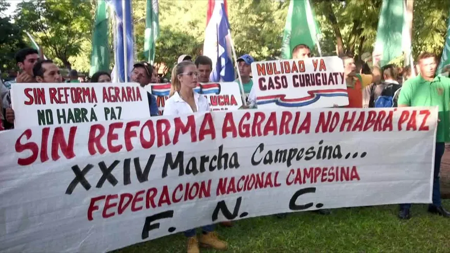 Campesinos marchan en Asunción en reclamo de reforma agraria