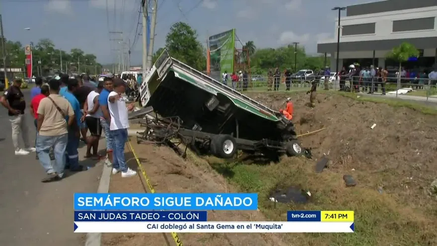 Inspector de la ATTT en punto donde ocurrió accidente en Colón