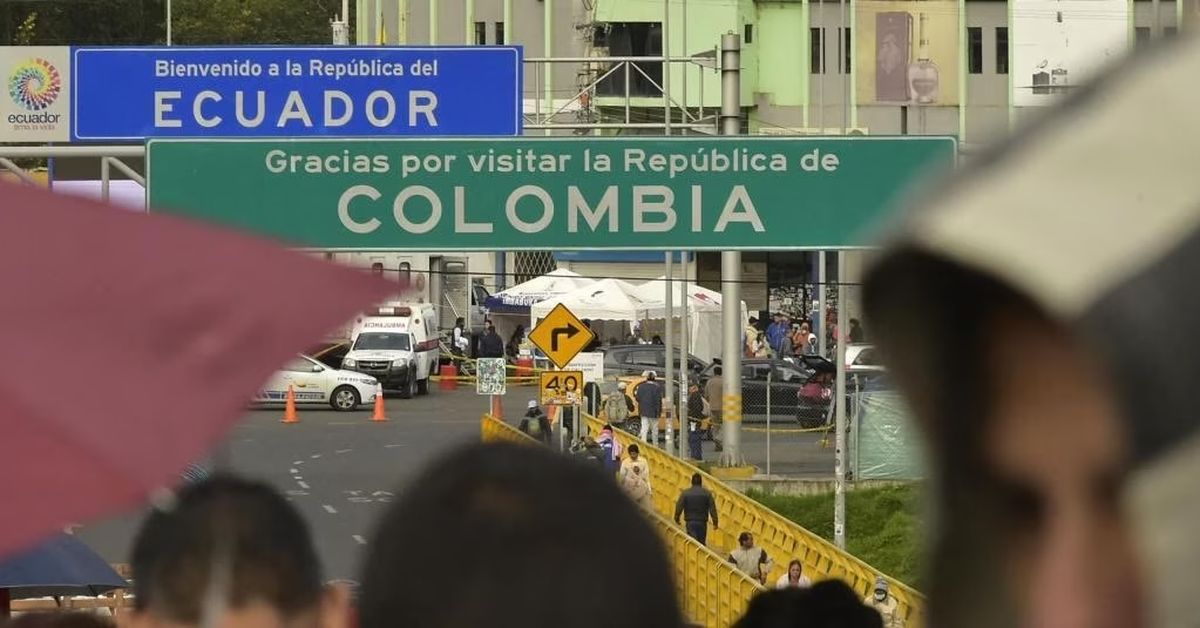 Ecuador elevará a 100% aranceles a Colombia y Petro lo califica de 'monstruosidad'