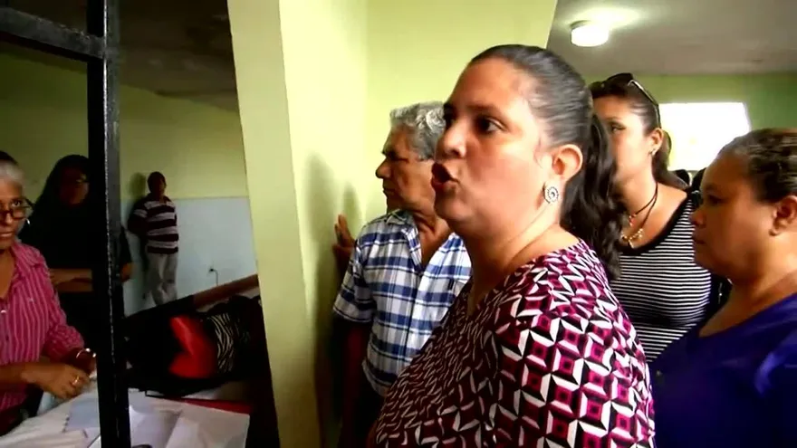 Dimes y diretes en el Instituto David y las clases siguen suspendidas