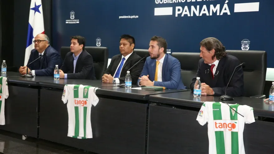 Cinco jóvenes panameños podrán entrenar con club de fútbol en España