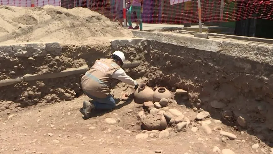 Descubren cementerio de 1.800 años de antigüedad bajo calle de Lima