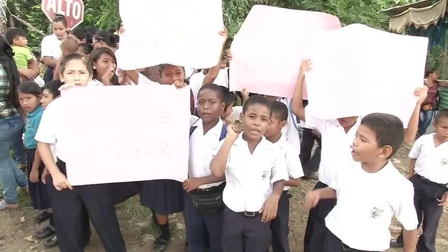 Fuga en tanque séptico de escuela en Arraiján provoca protesta