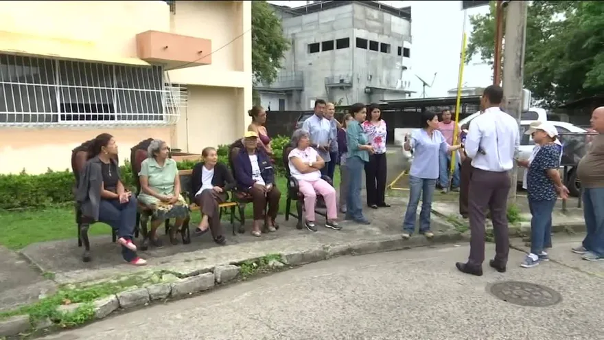 Una comunidad en Parque Lefevre en riesgo de inundaciones