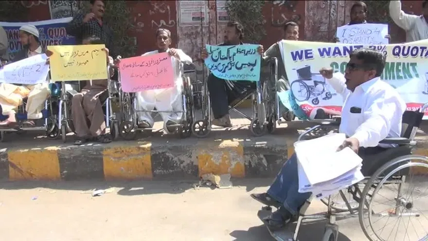 Discapacitados pakistaníes reclaman trabajo en la administración
