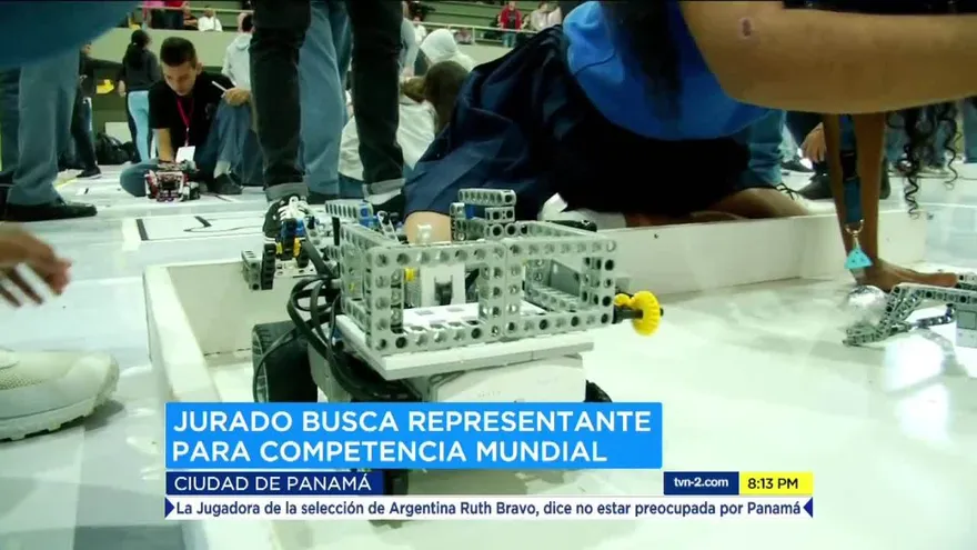 Ingenio de estudiantes es mostrado en competencia de robótica