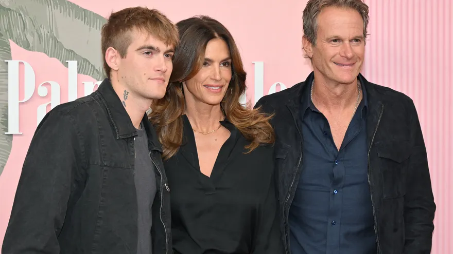 De izquierda a derecha: Presley Gerber junto a sus padres, Cindy Crawford y el empresario estadounidense Rande Gerber
