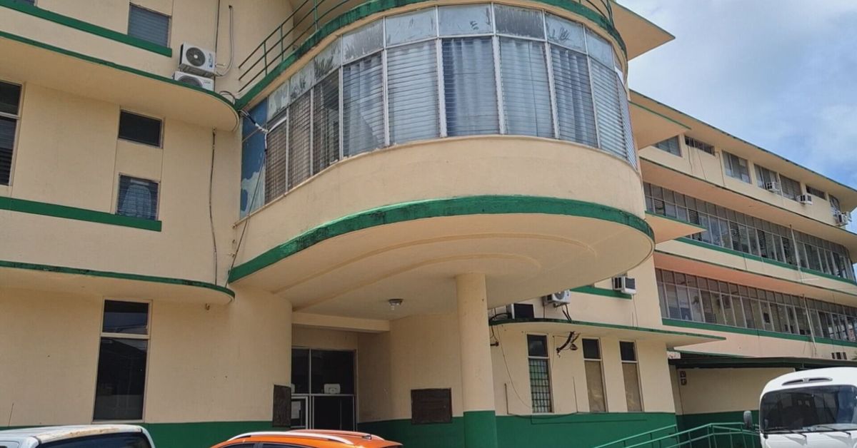 Funcionaria de Salud fue amordazada durante robo en oficinas en Colón; capturan a sospechoso