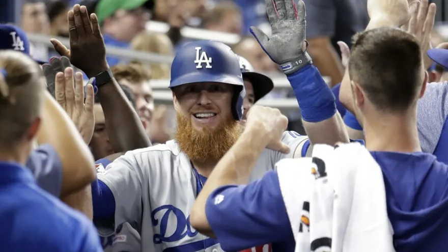 Dodgers golpean a Marlins con seis jonrones