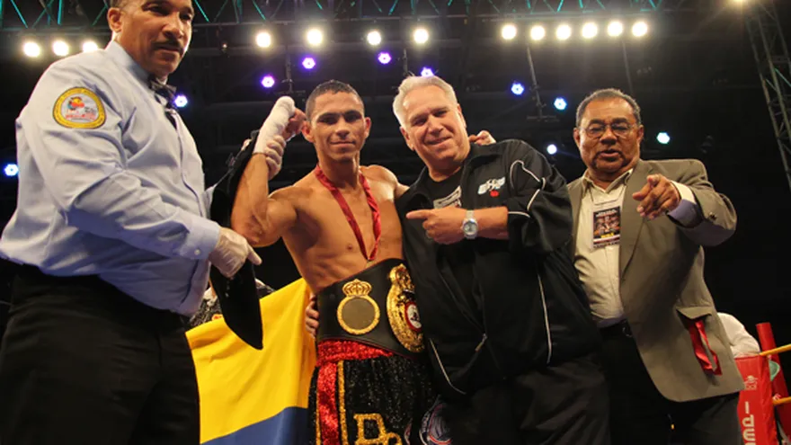 Perez detiene a Parra en KO a las Drogas AMB