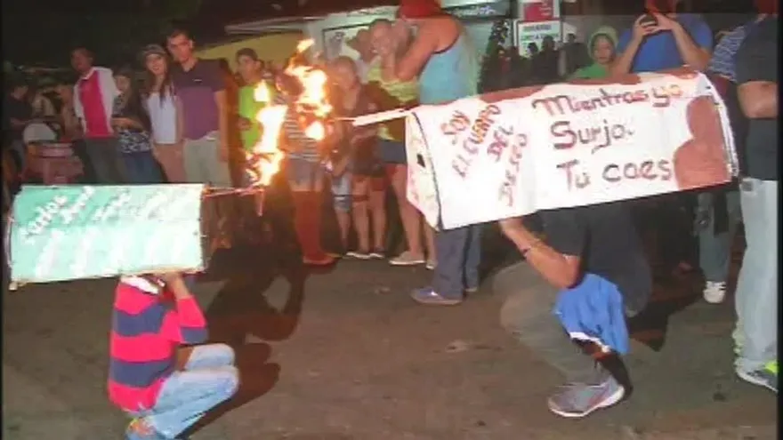 La tradición de las vacas locas en la Colorada de Santiago