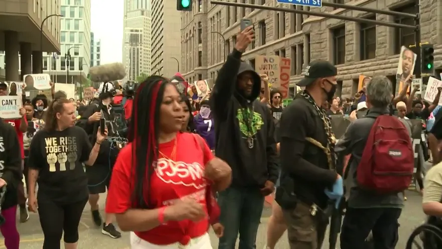 Marcha homenajea a George Floyd a un año de su muerte