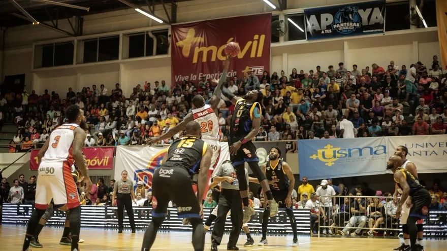 Caballos de Coclé y Correcaminos de Colón a la Final