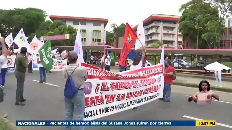 Enfermeras salen a protestar en la vía Transístmica