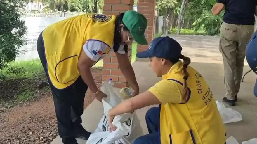 Clubes de Leones organizan bolsas de comida para familias afectadas por el sismo en Azuero