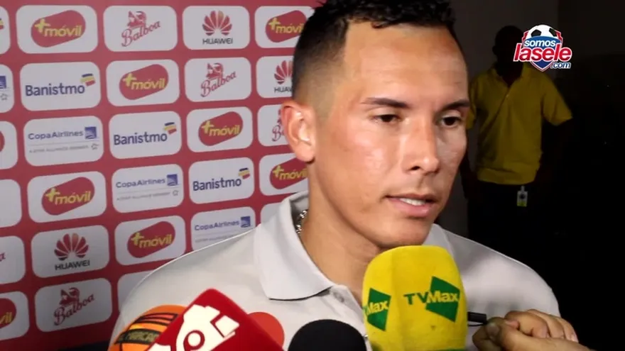 Blas Pérez en la  zona mixta