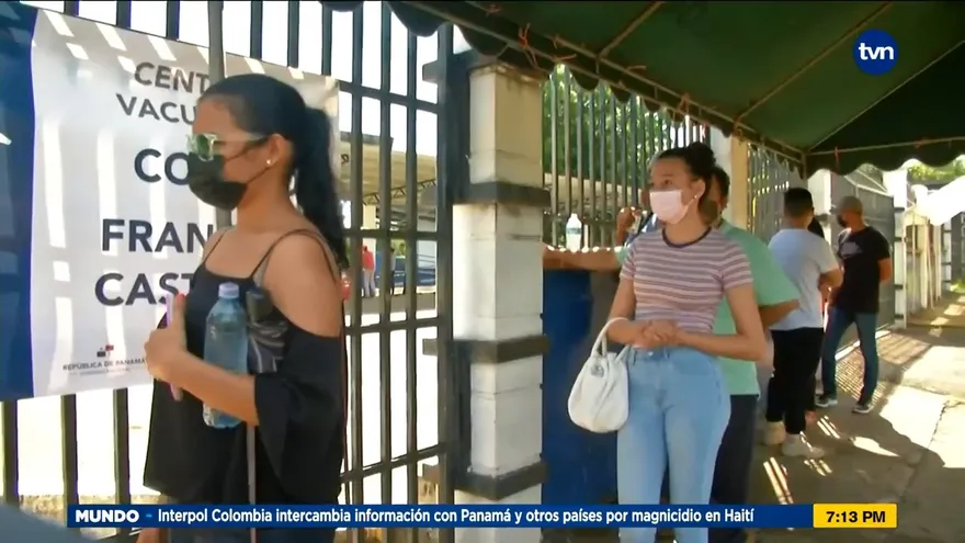 Jóvenes esperan ampliación en el proceso de vacunación