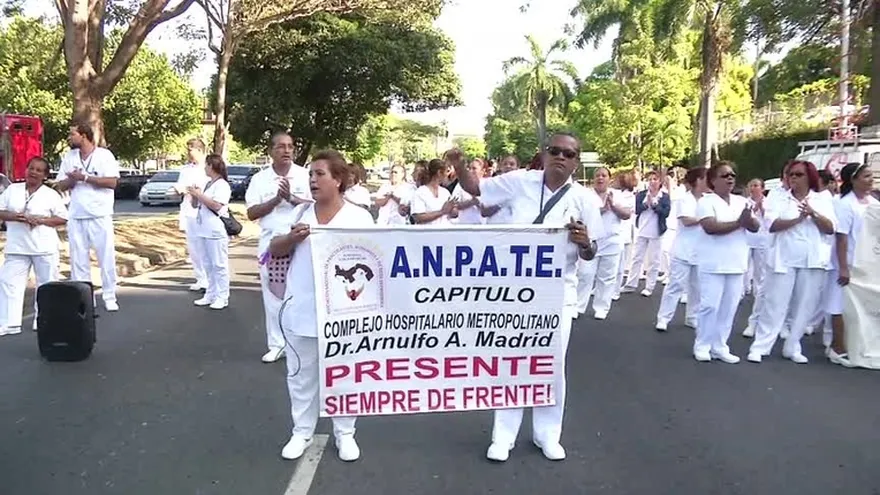 Técnicos de enfermería exigen atención por parte de las autoridades