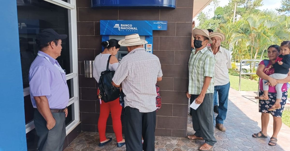 Pensionados y jubilados de Panamá recibirán bonos especiales de fin de año