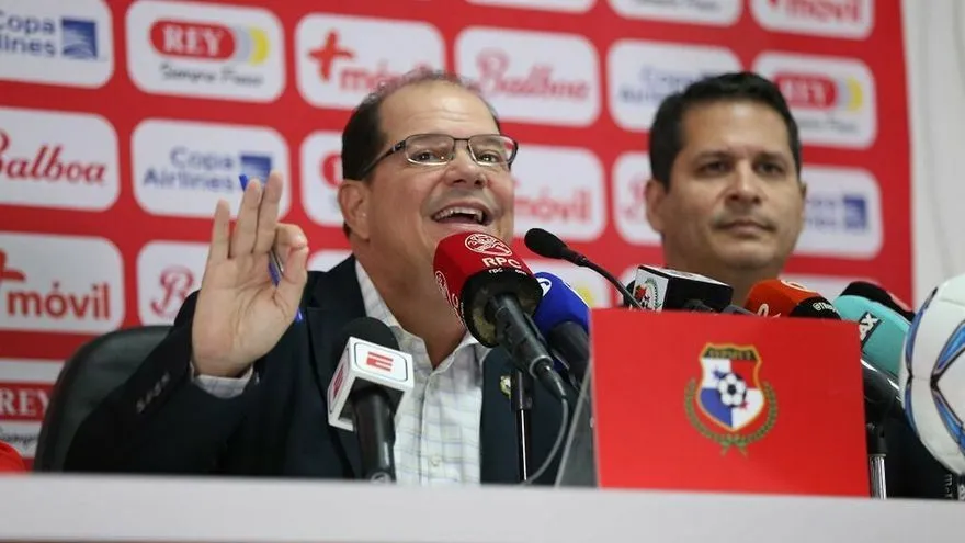 Manuel Arias habló sobre el futuro de Américo Gallego y de la Selección Nacional